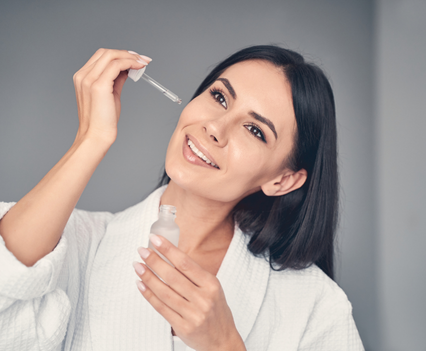 Como criar uma rotina de skincare que realmente funciona (e não dá preguiça)